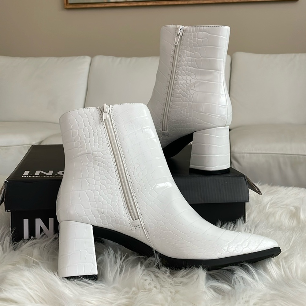 NIB White croc- embossed vegan leather square toe zipper ankle boots new inbox 8